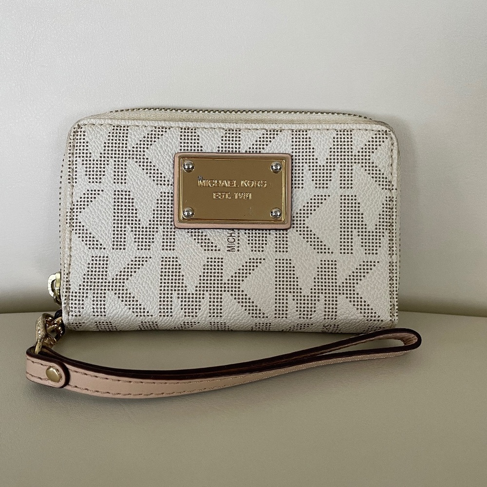 Michael Kors wristlet zippy wallet